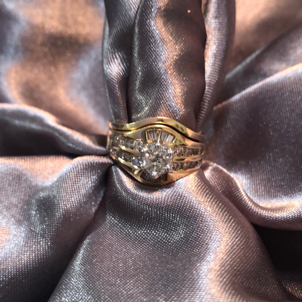 Wedding set. Genuine diamond. 14 K yellow gold.